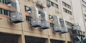 電子廠房車間降溫安裝環(huán)保空調,節(jié)能省電降溫效果好