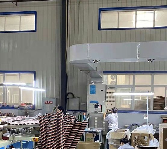 工業(yè)省電空調(diào)鐳雕工廠降溫工程案例.jpg 工業(yè)省電空調(diào)鐳雕工廠降溫工程案例.jpg