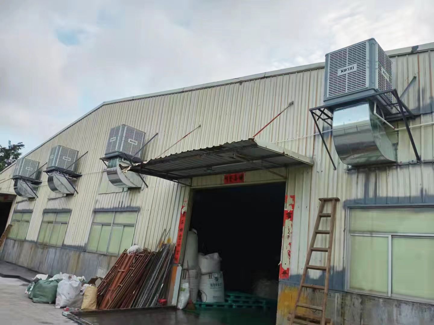 環保空調廠房降溫通風工程案例.jpg 環保空調廠房降溫通風工程案例.jpg